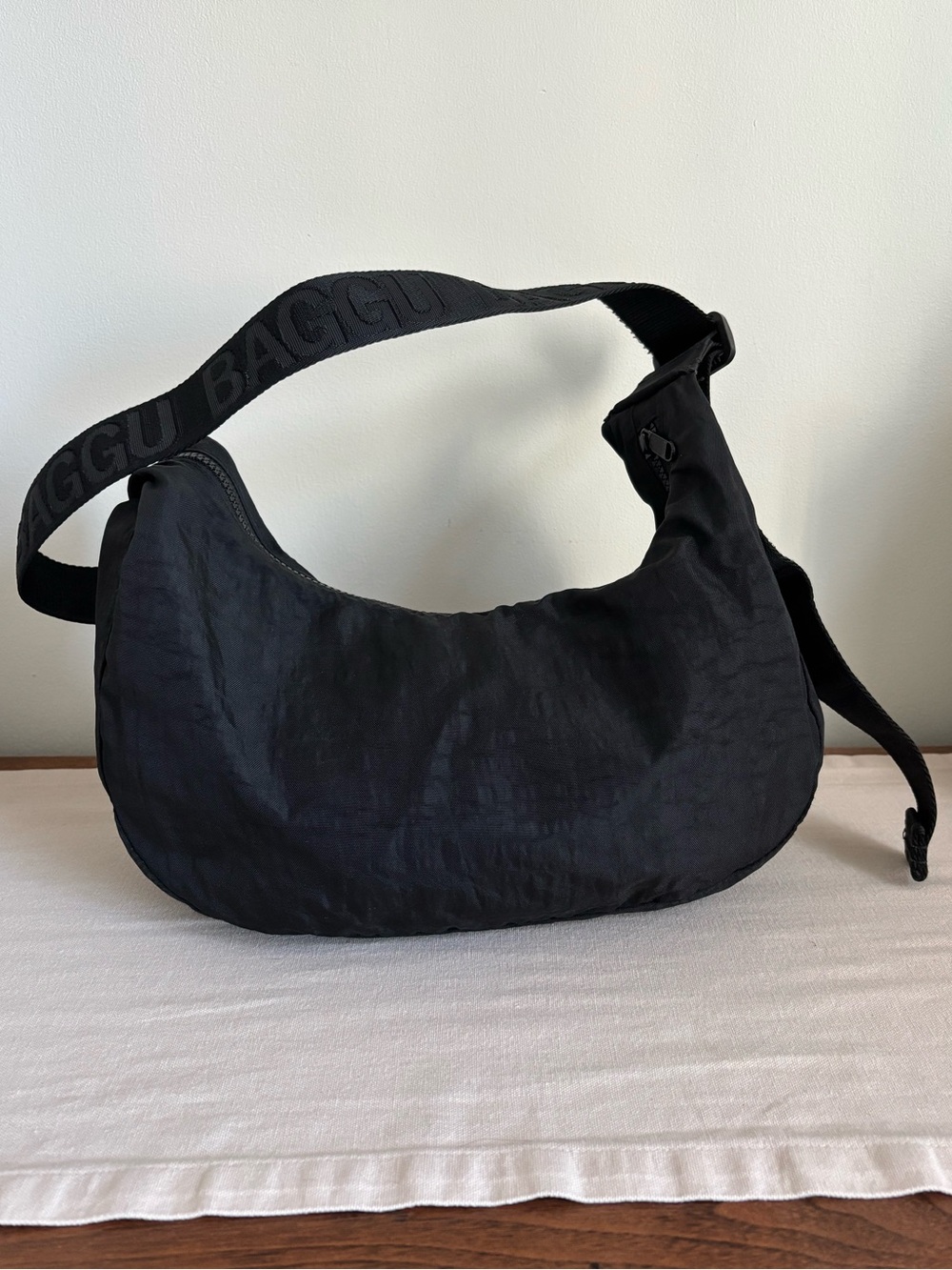 BAGGU Medium Crescent Bag